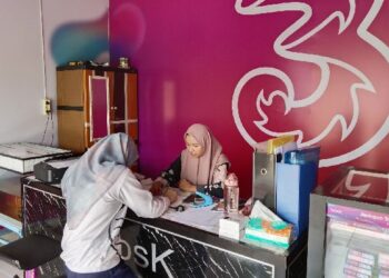 3Kiosk merupakan pusat layanan Tri di berbagai daerah terpencil (rural) yang diinisiasi sejak akhir tahun 2022. Saat ini, di Sumatera terdapat 65 3Kiosk yang beroperasi untuk semakin mendekatkan layanan Tri kepada pelanggan di kawasan pedesaan. (Foto: Dok. IOH)