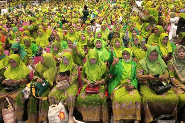 Junaindra Sumawan Fasilitasi Muslimat NU Dharmasraya Ikut Harlah Muslimat di Jakarta 1 Pengurus Cabang Muslimat NU Kabupaten Dharmasraya mengikuti Harlah Muslimat NU ke-78 tahun di Jakarta. (Foto: Dok. Istimewa)