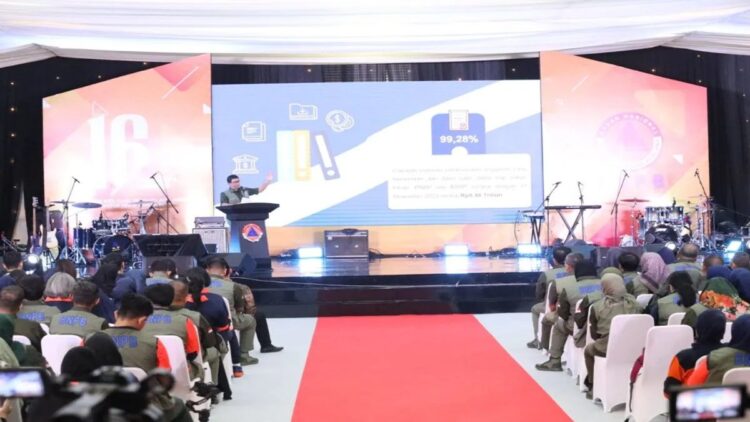 Kepala Badan Nasional Penanggulangan Bencana (BNPB) Suharyanto memberikan arahan kepada seluruh pegawai BNPB dalam rangka peringatan Hari Ulang Tahun ke-16 BNPB yang gelar di Gedung INA DRTG Sentul, Bogor, Jawa Barat, Sabtu (27/1/2024). (ANTARA/HO-BNPB)