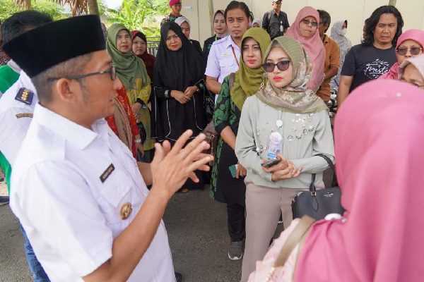 Wali Kota Padang, Hendri Septa meninjau Semen Padang Hospital (SPH) pasca ledakan yang terjadi di rumah sakit tersebut, Rabu (31/1/2024) siang. (Foto: Dok. Prokopim)