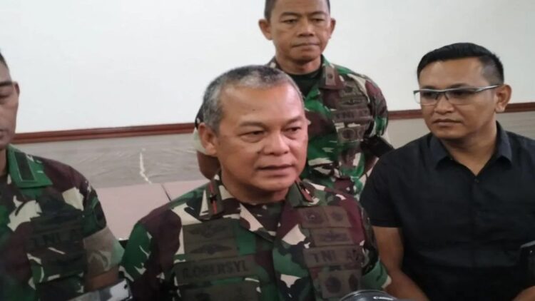 Antisipasi Kemungkinan Terburuk Erupsi Marapi, Danrem Perintahkan Ini ke Tiga Dandim 1 Komandan Korem (Danrem) 032/Wirabraja Brigadir Jenderal (Brigjen) TNI Rayen Obersyl (tengah) saat diwawancarai awak media massa pada Selasa (26/12/2023). ANTARA/Muhammad Zulfikar