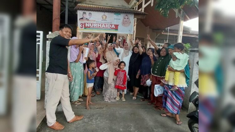 Calon legislatif (Caleg) DPRD Padang Dapil 1 Kototangah, Nurhaida menjemput aspirasi di di Perumahan Gerry, Kecamatan Kototangah, Kota Padang. (Foto: Dok. Istimewa)