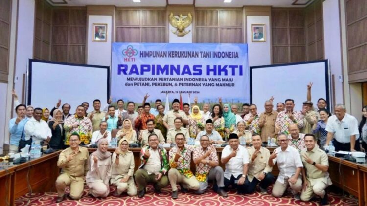 HKTI Deklarasi Dukung Prabowo Subianto, Capres yang Punya Jiwa Memakmurkan Petani 1 Rapimnas HKTI deklarasikan Prabowo Subianto sebagai capres. (dok. istimewa)