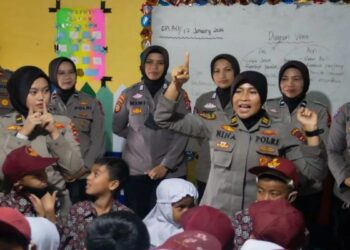 Polresta Bukittinggi Pulihkan Gangguan Psikologis Anak Sekolah Terdampak Erupsi Marapi