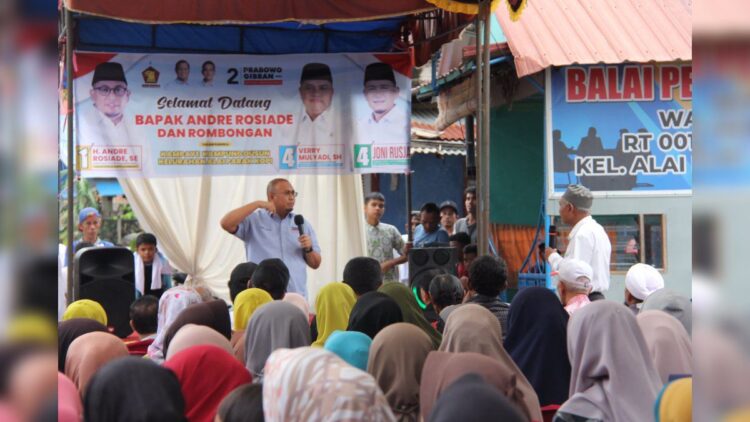 Kampanye di Padang, Andre Rosiade Yakinkan Warga Pilih Prabowo-Gibran 1 Andre Rosiade berkampanye di Alai Parak Kopi dan Purus Kebun, Kota Padang. (Foto: Dok. Tim AR)