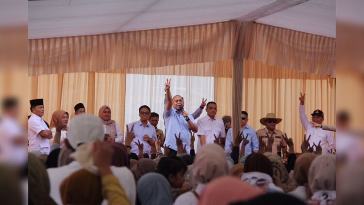 Kampanye di Bukittinggi, Andre Rosiade: Insya Allah Prabowo-Gibran Menang Satu Putaran 1 Andre Rosiade berkampanye di Aur Birugo Tigo Baleh (ANTB), Kota Bukittinggi, Selasa (16/1/2024). (Foto: Dok. Tim AR)