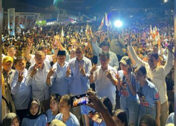 Konser Indonesia Maju Prabowo-Gibran di Agam Meriah, Andre Rosiade: Belasan Ribu Orang Tumpah 10 Konser Indonesia Maju Prabowo-Gibran di Agam Meriah, Andre Rosiade: Belasan Ribu Orang Tumpah