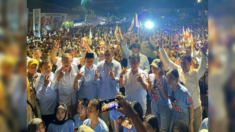 Tim Kampanye Daerah (TKD) Prabowo Subianto-Gibran Rakabuming Raka Sumatra Barat (Sumbar) memulai Konser Roadshow Indonesia Maju Prabowo-Gibran se-Sumbar perdana di Lubukbasung, Kabupaten Agam, Senin (22/1/2024) malam. (Foto: Dok. Istimewa)