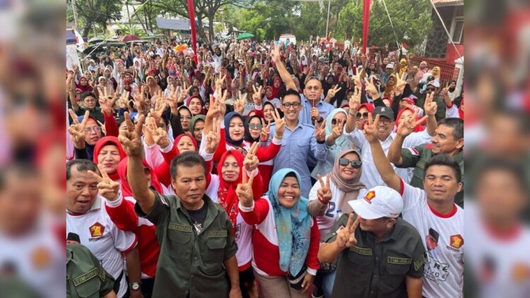 Ribuan orang menghadiri kampanye Andre Rosiade dan Rachmad Wijaya di Padang, Selasa (23/1/2024). (Foto: Dok. Tim AR)