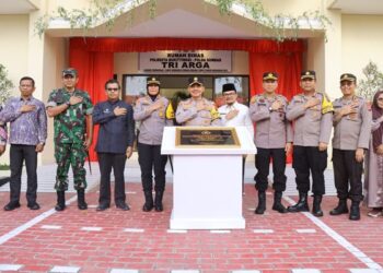 Peresmian rumah dinas bersusun untuk anggota Polri yang bertugas di Polresta Bukittinggi. (Foto: Dok. Polda Sumbar)