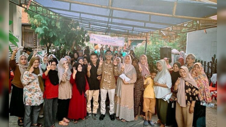 Caleg Gerindra DPRD Padang Rachmad Wijaya Kampanye di Parak Karakah 1
Calon anggota DPRD Padang dari Gerindra Dapil Padang 5 (Padang Selatan dan Padang Timur) Rachmad Wijaya berkampanye di Parak Karakah, Padang Timur, Padang. (Foto: Dok. Istimewa)