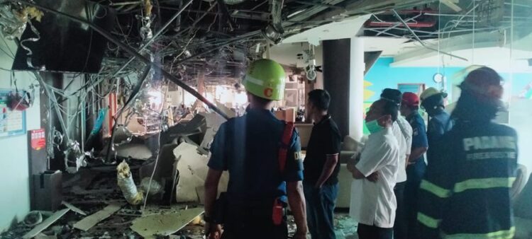 Ilustrasi situasi pasca ledakan di Semen Padang Hospital pada Selasa (30/1/2024) sore. Rumah sakit tersebut ditutup sementara waktu. (Foto: Dok. Dinas Damkar Padang)
