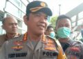 Polisi Ungkap Kronologi Ledakan di Semen Padang Hospital, Bantah karena Bom 6 Kapolresta Padang, Kombes Ferry Harahap memberikan penjelasan ke awak media pasca ledakan yang terjadi di Semen Padang Hospital (SPH) pada Selasa (30/1/2024) sore. (Foto: Dok. Istimewa)