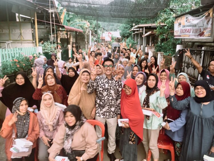 Caleg DPRD Padang Dapil 5 (Padang Selatan dan Padang Timur) Rachmad Wijaya berkampanye di Kelurahan Rawang, Kecamatan Padang Selatan