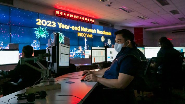 Indosat Layani Puncak Lonjakan Trafik Data hingga 8,9 Persen di Momen Tahun Baru 2024 1 Pemantauan peningkatan trafik data pelanggan Indosat selama periode Natal 2023 dan Tahun 2024. (Foto: Dok. IOH)