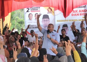 Andre Rosiade Kampanye Keliling Padang, 'Prabowo Presiden' Menggema 13 Kampanye Ketua TKD Sumbar, Andre Rosiade di Padang untuk memenangkan Prabowo-Gibran satu putaran. (dok. Tim AR)