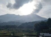 Status Siaga Gunung Marapi Dievaluasi, Bupati Agam: Harus Siap dengan Segala Kemungkinan Terburuk