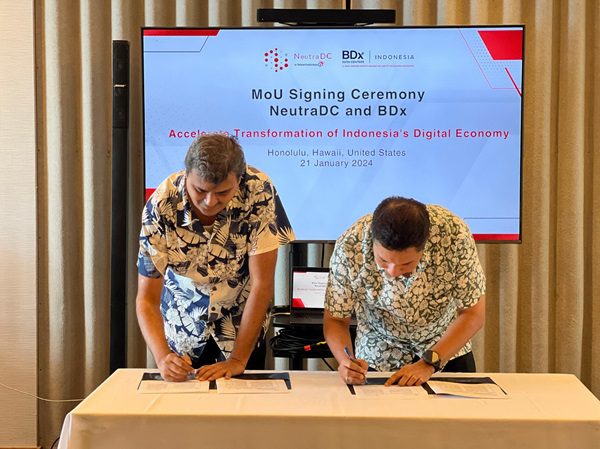 Indosat dan Telkom Kolaborasi Perkuat Infrastruktur Digital Indonesia 1 Penandatanganan nota kesepahaman kolaborasi pengembangan infrastruktur digital antara PT Telkom Indonesia dengan PT Indosat. (Foto: Dok. IOH)