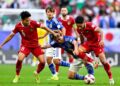Timnas Indonesia Kalah dari Jepang dengan Kepala Tegak 2 Pemain timnas Indonesia berebut bola dengan pemain Jepang. (dok. PSSI)