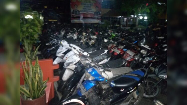 Ratusan kendaraan menggunakan knalpot brong diamankan Polresta Padang. (Foto: Dok. infopublik)