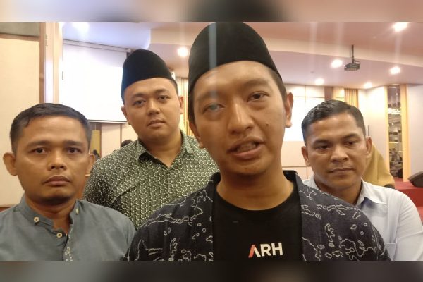 Kata Ketua Pemilih Muda TKN Prabowo-Gibran Soal Minangkabau 1 Ketua Tim Pemilih Muda TKN Prabowo-Gibran, Arief Rosyid Hasan saat berkunjung ke Padang, Jumat (26/1/2024) siang. (Foto: Dok. Muhammad Aidil)