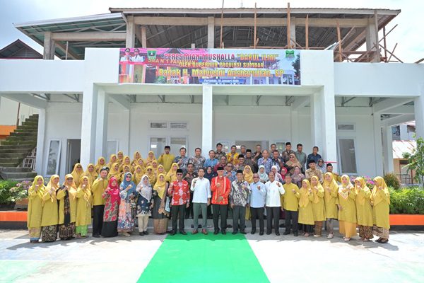 Musala di SMA Pariaman Ini jadi Pusat Penguatan Spiritual Pelajar 1 Peresmian Musala di SMAN 1 Pariaman yang jadi pusat penguatan spiritual pelajar. (Foto: Dok. Adpim)