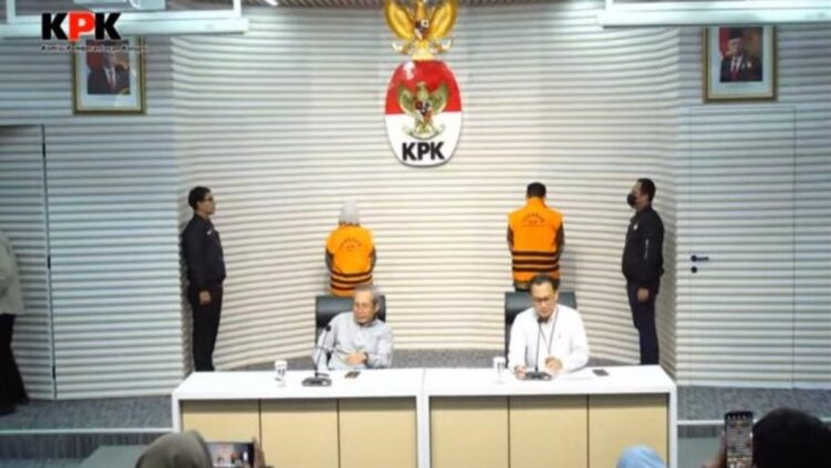 KPK Tetapkan Tiga Tersangka dalam Korupsi Proyek Sistem Proteksi TKI Kemnakertrans 1 Wakil Ketua KPK Alexander Marwata dan Kepala Pemberitaan KPK, Ali Fikri (Foto: Pasha Yudha Ernowo Infopublik.id)