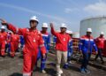 Kementerian ESDM dan Pertamina Patra Niaga meninjau kondisi dan lokasi Terminal BBM Teluk Kabung pada Kamis (1/2/2024) siang. (Foto: Dok. Pertamina)