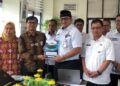 Pemko Padang Terima Evaluasi Dokumen Perencanaan dari BPKP Sumbar 2 BPKP menyerahkan evaluasi dokumen perencanaan kepada Pemko Padang. (Foto: Dok. Prokopim)