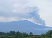 Gunung Marapi Erupsi Perdana 2026, Kolom Abu 250 Meter Mengarah ke Tenggara