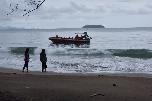 Tim SAR Gabungan Tutup Operasi Pencarian Nelayan di Padang Pariaman, 1 Orang Dinyatakan Hilang 1 Pencarian nelayan hilang di Padang Pariaman dihentikan dan ditutup oleh Tim SAR Gabungan pada Sabtu (10/2/2024) sore. (Foto: Dok. Basarnas)
