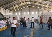 Polisi Kawal Penyaluran Logistik Kota Suara Pemilu 2024 di Padang