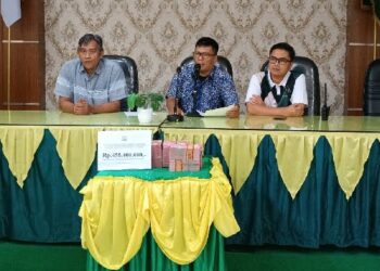 Kejaksaan Negeri (Kejari) Padang menyita uang sebanyak Rp455.400.000 dari eks Karyawan BRI yang diduga menyalahgunakan fasilitas VOID pada mesin EDC milik BRI. (Foto: Dok. Istimewa)