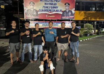 Pemuda asal Nias yang diduga mencuri telepon seluler (ponsel) pada Senin (12/2/2024) lalu ditangkap dan ditembak polisi. (Foto: Dok. Tim Klewang Polresta Padang)