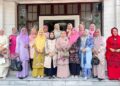 Ibu-ibu GOW se-Sumbar Kumpul di Padang, Ini Pembahasannya 2 Sejumlah Ketua Gabungan Organisasi Wanita (GOW) se-Sumatera Barat (Sumbar) bertemu dan kumpul di Kota Padang. (Foto: Dok. Prokopim)