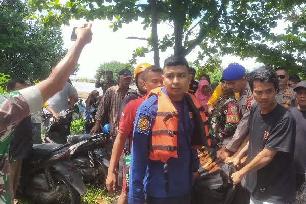 Nelayan yang Hilang Saat Cari Ikan di Padang Ditemukan Meninggal, Ini Kronologi Kejadian 1 Nelayan yang dilaporkan hilang di perairan Ulak Karang Padang ditemukan meninggal oleh Tim SAR Gabungan pada Rabu (21/2/2024) siang. (Foto: Dok. Pusdalops PB)