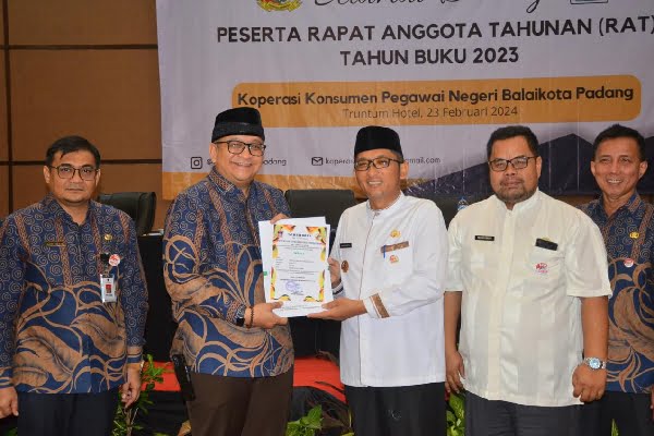 Tahun 2023, Koperasi Balai Kota Padang Raup Pendapatan Rp2,6 Miliar, SHU Tembus Rp1,9 Miliar 1 Rapat Anggota Tahunan (RAT) Koperasi Konsumen Pegawai Negeri Balai Kota Padang. (Foto: Dok. Prokopim)