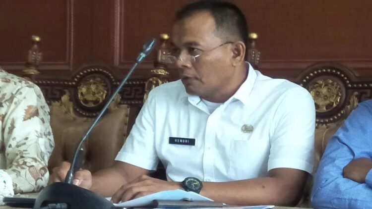 Tekan Angka Kemiskinan, Pemko Pariaman Perbanyak Program Peningkatan Ekonomi Masyarakat 1 Kepala Badan Perencanaan Pembangunan Daerah Kota Pariaman, Sumbar Hendri. Antara/Aadiaat M. S.