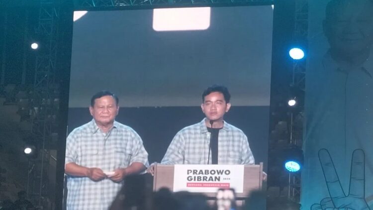 Calon Wakil Presiden RI Gibran Rakabuming Raka saat memberikan pidato di Istora Senayan, Jakarta Pusat, Rabu (14/2/2024). ANTARA/Walda Marison