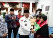 Pemkab Tanahdatar Berangkatkan Tujuh Hafiz Umrah