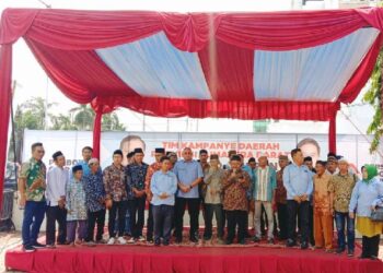 Forum Ulama Sumbar mendeklarasikan diri mendukung pasangan Prabowo-Gibran di Pilpres 2024. Sebelumnya, Forum Ulama Sumbar mendukung pasangan Anies-Muhaimin sebelum mengalihkan dukungannya ke paslon nomor urut 02 di Sekretariat Tim Kampanye Daerah (TKD) Prabowo-Gibran di Sumbar, Kamis (1/2/2024) siang. (Foto: Dok. Tim AR)