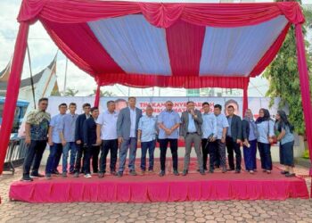 Aliansi Advokat Indonesia Bersatu (AAIB) Sumatera Barat (Sumbar) menyampaikan dukungan kepada Prabowo-Gibran di Pilpres 2024 di Sekretariat TKD Prabowo-Gibran Sumbar, Jumat (2/2/2024) siang. Mereka meminta tim hukum dan advokasi paslon lain untuk tidak memberikan opini dan pendapat hukum yang sesat. (Foto: Dok. Tim AR)