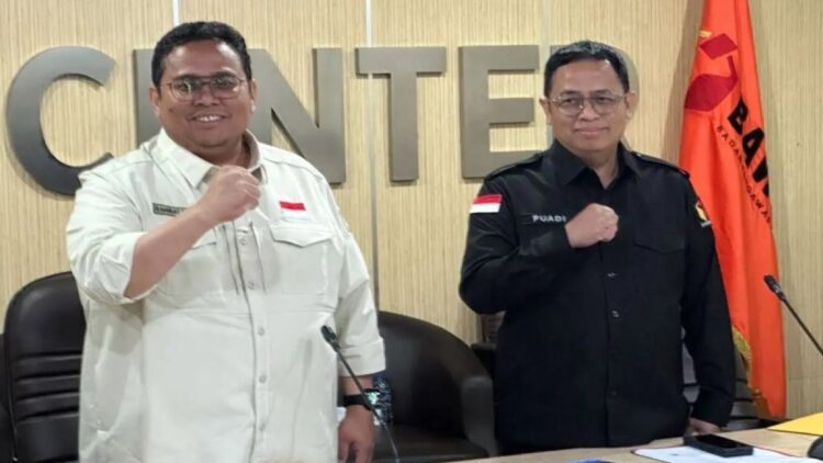 Bahas Permasalahan Pemilu 2024, Bawaslu bakal Bertemu KPU 1 Ketua Bawaslu RI Rahmat Bagja (kiri) bersama Anggota Bawaslu RI Puadi (kanan) sebelum memberikan keterangan di Gedung Bawaslu RI, Jakarta, Kamis (15/2/2024). (ANTARA/Rio Feisal)