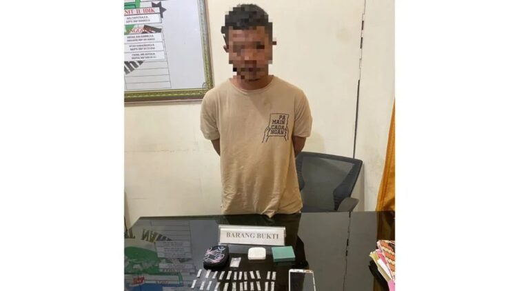 Pelaku pengedar sabu-sabu dengan barang bukti. Dok HO/Polres Agam