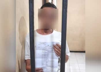 Pelaku persetubuhan terhadap anak di bawah umur ditangkap oleh polisi. (Foto: Dok. Polres Payakumbuh)