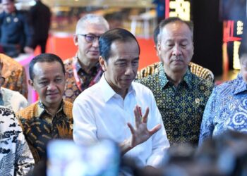 Presiden Jokowi memberikan keterangan pers usai membuka pameran otomotif IIMS 2024, di JI-Expo Kemayoran, Jakarta, Kamis (15/02/2024). (Foto: Humas Setkab/Jay)