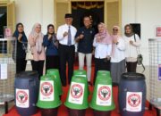Gubernur Mahyeldi: Drop Box Sampah dari Semen Padang Berdaya Ekonomi