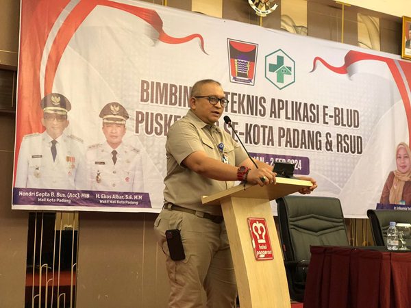 Puskesmas di Padang Diimbau Beralih ke e-BLUD 1 Sekretaris Daerah (Sekda) Kota Padang, Andree Harmadi Algamar membuka kegiatan pembekalan penggunaan layanan e-BLUD kepada masing-masing perwakilan Puskesmas yang ada di wilayah tersebut. (Foto: Dok. Prokopim)