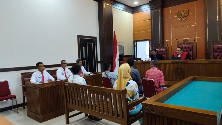 Gegara Penertiban, 5 PKL di Padang Harus Berurusan dengan Hukum 1 Sidang tindak pidana ringan (Tipiring) lima Pedagang Kaki Lima (PKL) karena melanggar Peraturan Daerah (Perda). (Foto: Dok. Satpol PP Padang)