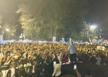 Andre Rosiade: “Lautan” Manusia Padati Kampanye Akbar Prabowo-Gibran di Kota Pariaman